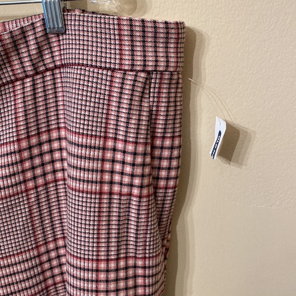 Old Navy Pink Plaid Pants - Picture 4 of 8